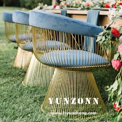 Хорошая цена Расслабляющее тканевое кресло Nouveau Wire Velvet обеденный стул золотой каркас из нержавеющей стали новый дизайн для гостиной отеля ресторана онлайн